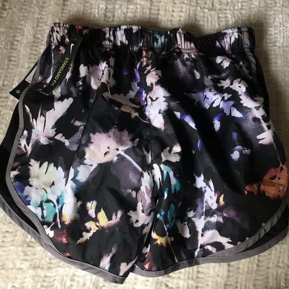 Nike shorts - Picture 2 of 3